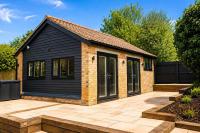 Historic Cambridgeshire Cottage Retreat with Hot Tub - B&B Elsworth