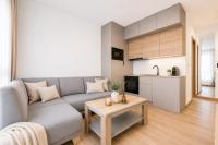 ALURE RESIDENCES 5 & 24h self check-in, private parking in front of the apartment building included, new building, the apartment building has its own park with a lake and outdoor fitness, children's playground, CITY CENTER - Chambres d'hôtes Banská Bystrica