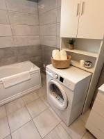 Grey Apartment-Prelungirea Ghencea - Bed and Breakfast Boekarest