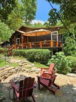 Cozy Mountain Cabin- Family Friendly, Hot Tub, Firepit, Fireplace, Game Room, Retro Arcade - 10 Minutes from Downtown Blue Ridge! - B&B Blue Ridge