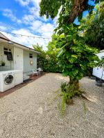 Quiet & Centrally located House - PRIVATE PARKING, LAUNDRY AND STORAGE FOR LUGGAGE - B&B Miami