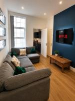 Spacious 2BR, Free Parking, Contractor Friendly - B&B Sunderland