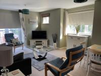 'Holland Heights' First floor apartment, 2 bedrooms sleeps 4, Allocated parking space, fast fibre broadband, Work station, - Chambres d'hôtes Loughborough