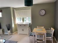 'Holland Heights' First floor apartment, 2 bedrooms sleeps 4, Allocated parking space, fast fibre broadband, Work station, - Chambres d'hôtes Loughborough