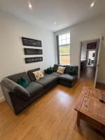 Spacious 2BR, Free Parking, Contractor Friendly - B&B Sunderland