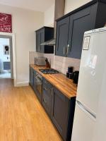 Spacious 2BR, Free Parking, Contractor Friendly - B&B Sunderland