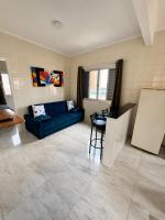 Seu descanso em Mongaguá APTO a 50M da PRAIA com Wi-Fi gratis - Chambres d'hôtes Mongaguá