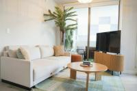 2BR 2BA Palm Oasis at The Crosby - Bed and Breakfast Miami