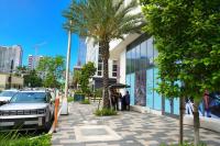 2BR 2BA Palm Oasis at The Crosby - Bed and Breakfast Miami