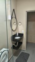 Linda casa Edícula "fundos do terreno" com piscina - B&B Itanhaém
