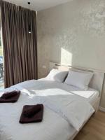 Deluxe One-Bedroom Apartment