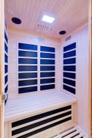 Prime West End 2BR W, SAUNA and Balcony Near Vandy! - Ferienwohnung Nashville