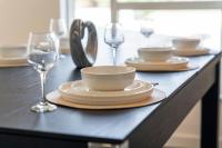 2 Bed Flat, Pool Table, Balcony 4 Stops to Wembley - Chambres d'hôtes Harrow Weald