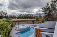 Otter's Oarsman Stanford Luxury Pool - B&B Stanford