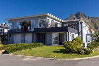 Ocean-View Villa In Kleinmond, Sleeps 10, Steps To Sea - Chambres d'hôtes Kleinmond