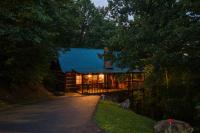 Romantic Smoky Mtn Cabin w Jetted Tub, Hot Tub - Chambres d'hôtes Sevierville