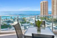 Luxury 2BR Ocean View Apartment - Hilton Residence at Surfers Paradise with 4 Pools, Kids Slide, Gym n' Spa & Free Parking - Ferienwohnung Gold Coast