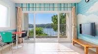 Tongyoung Blue House Spa Pension - Bed and Breakfast Tongyeong