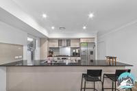 Spacious 4BR Yard Retreat - B&B Colo Vale