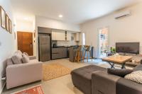 Cloe | Modern 2-BR Terrace Apartment in Batroun - B&B Batroûn
