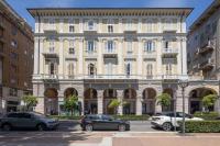 Near the Cinque Terre, Elegant Apartment situated within the LTZ of the historic centre overlooks the gardens and the seafront and it comes with a rare Private Garage 600 mt away, Elevator, 5min to Ferries and 15min to Trains by walk - Chambres d'hôtes La Spezia