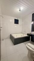 Suite mit Queensize-Bett und Whirlpool