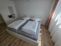 Design-Dachgeschosswohnung am Schwarzwald - Chambres d'hôtes Pforzheim