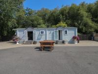 Meadows Farm Lodge - B&B Swansea