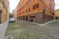 Binario 11 - Station 200m, Center & Ferrari Museum on foot - B&B Modena