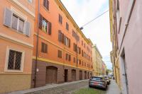 Binario 11 - Station 200m, Center & Ferrari Museum on foot - B&B Modena
