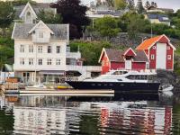 Boat Included, Waterfront Villa, Near Bergen - B&B Lindås