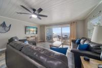2,000 Sq Ft Condo with Private Indoor Poolside Cabana Unit 4 at Four Shores - Chambres d'hôtes Clearwater Beach