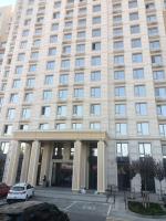 ЖК Capital City уютная 2х комнатная квартира с террасой и балконом, рядом с парком, музыкальным фонтаном Shymkent City и Qyzgaldaq sarayi - Chambres d'hôtes Chymkent