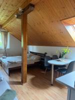 Estudio con balcón