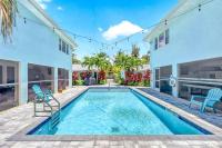 Walk to Siesta Key Beach & Village, Pool, Dock, Game Room! - B&B Siesta Key
