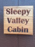 Sleepy Valley Cabin with Hot Tub & Scenic Views - Chambres d'hôtes Madisonville