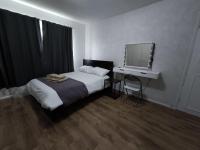 Spacious Double Room with Shared Bathroom - B&B Londra