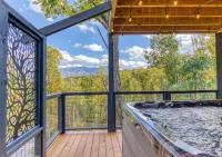 Mt LeConte Views 3 Kings Sleeps 12 Hot Tub - B&B Gatlinburg