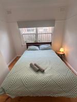 Cozy Queen Room Conveniently Located - CR3 - B&B Melbourne