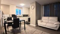 Entire Private Unit, Free Parking, Self Check-In - B&B Saskatoon