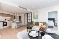 City Escape 2 Bedroom next to Skybus with Sauna Pool and Gym - Bed and Breakfast Melbourne