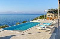 Villa Oneiro Exclusive Escape With Private Pontoon & Luxe Amenities - B&B Evgiros