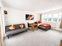 Jolly Jupiter at The Moon - B&B Pontnewynydd