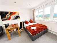 Jolly Jupiter at The Moon - Bed and Breakfast Pontnewynydd
