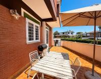 RESIDENZA LILLA - Spacious and charming Villa with patio and terrace, near the beach and train station with hourly trains to Rome - Lido delle Sirene, ANZIO - B&B Anzio