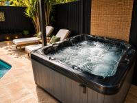 Peaceful tropical retreat with pool, mineral spa & Games room - B&B Gold Coast