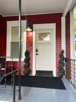 4 Bedroom Century Home in Niles, Ohio - B&B Niles