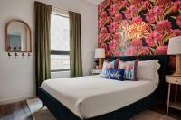 Music Row Condo, Balcony, Pool & Free Parking, Fitness Center, Walk to RCA Studio B & Local Dining, Under 2 miles to Broadway, Garage Parking, Elevator Access, 24 Hr Hospitality - B&B Nashville