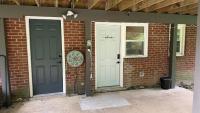 Private Suite Nestled in Lower Level of Home - Bed and Breakfast Arlington