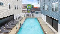 New Build 3 bedroom bath Condo w Pool - Sleeps 12 - Chambres d'hôtes Wildwood